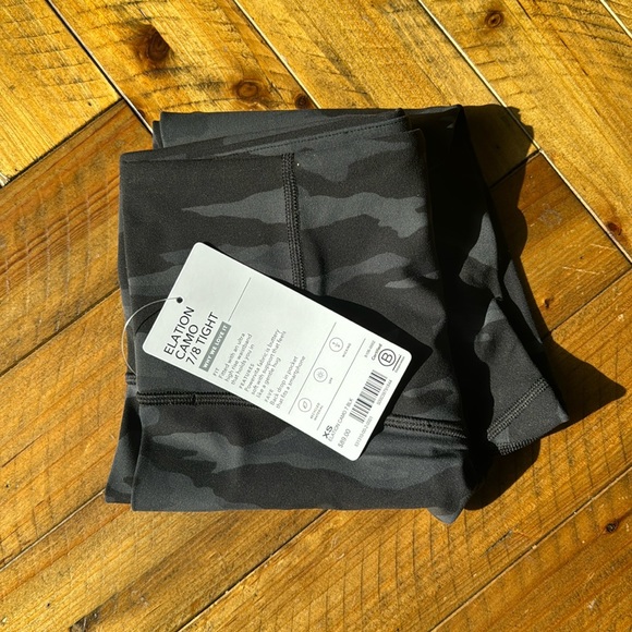 Athleta Elation Camo 7/8 Tight - Picture 5 of 7